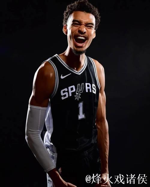 文班亚马跃过障碍直奔目标 文班亚马跃过障碍直奔目标