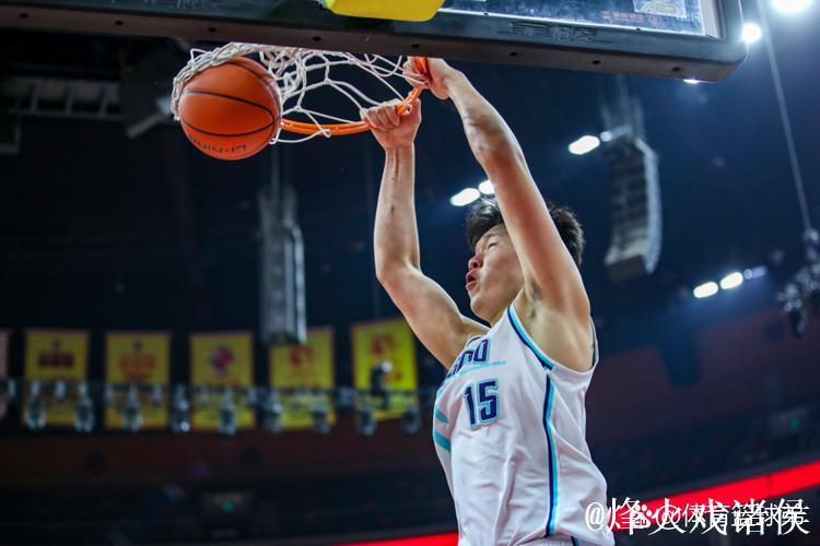 杨瀚森22分7篮板3助攻1抢断2盖帽 混音队大胜蓝队 杨瀚森22分7篮板3助攻1抢断2盖帽 混音队大胜蓝队